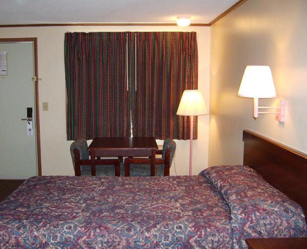 Budgetel Inn & Suites コロンバス エクステリア 写真